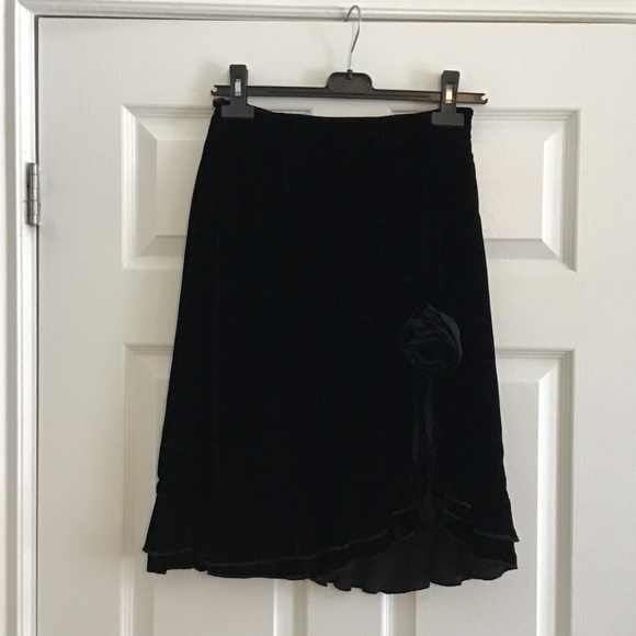 WD.NY Black silk/velvet skirt with ruffle trim hem size 8 - Picture 3 of 8